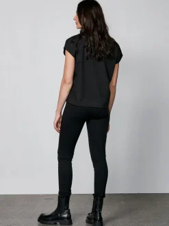 YELDA t-shirt